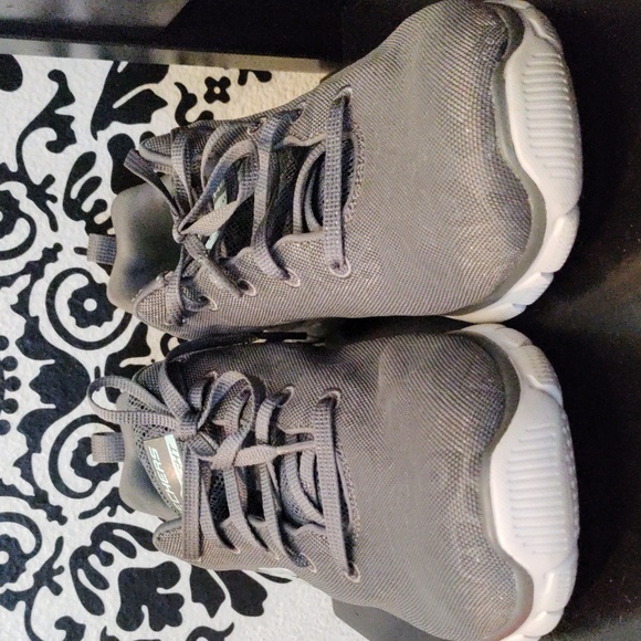 Skechers Relaxed Fit Memory Foam Leopard Silver/ Gray 🩶 Size 9 - Picture 4 of 5